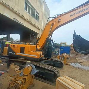 รถขุดไฮดรอลิกแบบตีนตะขาบ Hyundai Robex 220LC-9S ปี 2023 มือสอง พร้อมเครื่องยนต์ สำหรับงานก่อสร้าง - Product Image 6
