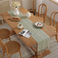 Drapeau de table en polyester de luxe fait main avec pompon, durable pour la maison, les mariages, les restaurants et les hôtels