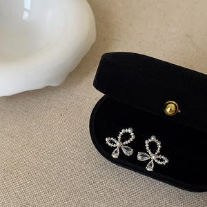 Élégantes boucles d'oreilles clous en argent avec nœud papillon blanc, aiguilles en argent 925, style Ins, boucles d'oreilles légères et luxueuses pour femmes - Product Image 2