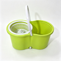 Set Ember Plastik Kapasitas Besar dengan Gagang Putar Manual dan Mop Mikrofiber 360° Self-Wringing Beroda untuk Penggunaan Rumah Tangga