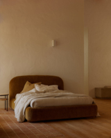 FERLY Cadre de lit moderne minimaliste en tissu bouclé vert olive, tête de lit incurvée à profil bas, lit plateforme taille Queen