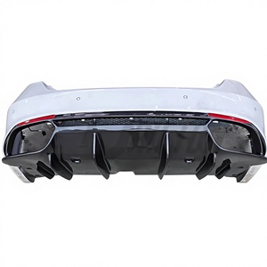 Nuevo Difusor Trasero de Fibra de Carbono Estilo Quadrifoglio para Alfa Romeo Giulia Base Ti 2016-2023, Acabado Brillante/Mate, Fácil de Instalar - Product Image 1