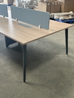 Bureau de travail moderne pour 4 personnes avec cloison, poste de travail compact pour employés, écran de confidentialité en tissu, pieds en métal, écologique, réglable, 4 places
