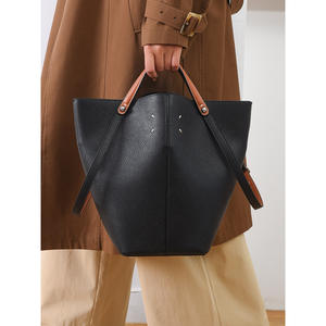 Sac à main tendance grande capacité pour femme, sac fourre-tout haut de gamme pour l'automne et l'hiver, type de fermeture ouverte - Product Image 3