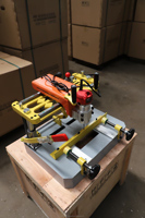 Machine de perçage et de fraisage portable pour le traitement des trous de serrures des profilés de portes et fenêtres en PVC et en aluminium