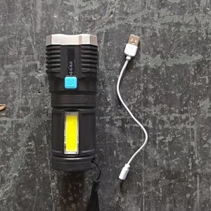 ไฟฉายแบบชาร์จไฟผ่าน USB ระยะลำแสง 1000 ม. แหล่งกำเนิดแสง LED โหมดฟลัดไลท์ ใช้สำหรับตั้งแคมป์ พื้นผิวแบบขัดเงา - Product Image 4