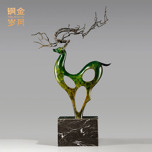 Escultura de Ciervo en Latón con Detalles en Cobre y Oro, Adorno Artístico Hecho a Mano, Decoración para Sala de Estar, Regalo - Product Image 4