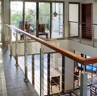 Matériel de fixation pour garde-corps câblé avec balustrade en bois