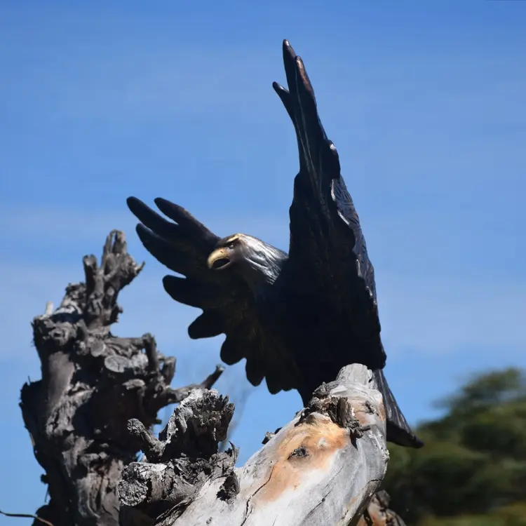 트리 아트 구리 청동 독수리 트렁크 주조 조각에 서 야외 정원 독수리