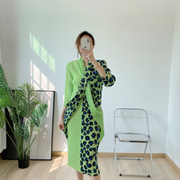 Fournisseurs de vêtements plissés Robe plissée Miyake pour le printemps et l'été Robe élastique à imprimé léopard