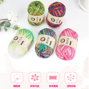 Un pull-écharpe et un chapeau doux pour la peau, fabriqués à partir de cinq brins de fil de coton de lait tissé à la main avec un dégradé multicolore - Product Image 6