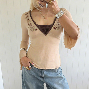Camiseta de Moda para Mujer, Estilo Vintage, Estampado Floral, Costuras en Contraste, Cuello en V, Manga Acampanada, Efecto Adelgazante - Product Image 2