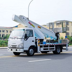 Camion nacelle Isuzu 100P 20m à 4 sections pour l'entretien des éclairages publics, marque Blue Label - Product Image 4