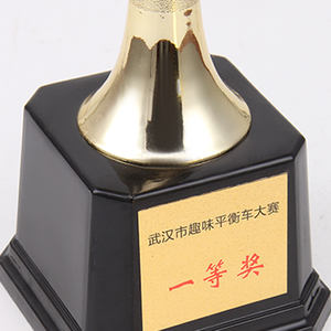 Trofeo dorado de plástico a precio barato al por mayor, diseño sencillo, tapa de trigo personalizada, base en blanco negra, premios de trofeo de estudio personalizados - Product Image 5