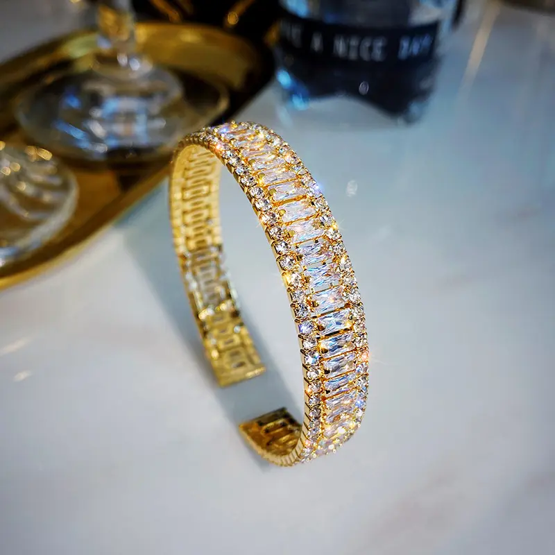 Dernière mode Géométrique Vintage C Forme Micro Pave Cristal Manchette Bracelet Délicat Pleine Strass Bracelet Étincelant