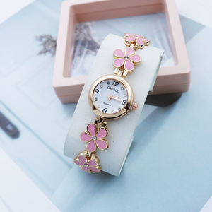 Nouvelle montre à quartz pour femmes, design personnalisé exquis, de haute qualité, forme de fleur, étanche - Product Image 2