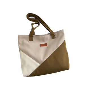 Bolsos de mano de moda de PU para mujer, estilo casual, con contraste de color, para el trabajo, con asa superior y costuras decorativas - Product Image 1