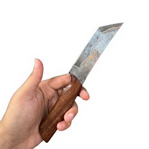 Couteau en acier Damas forgé à la main avec manche en bois, personnalisable, pour la chasse, le camping et la survie - Product Image 2