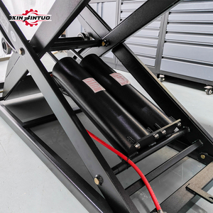 Rampa de elevación hidráulica neumática para motocicleta Xinjintuo con capacidad de elevación de 800kg Mesa elevadora de tijera para motocicleta - Product Image 3