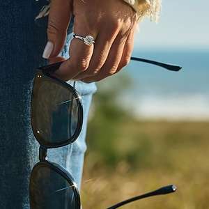 Solitario Moissanite Anillo de Compromiso, 1CT D Color VVS1 Claridad, 18K Oro Blanco Chapado, Regalo Ideal para Mujeres - Product Image 4