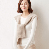 Großhandel Damenmode Winter Herbst Dick gestrickter Ponchos-Pullover 100% Wolle Damen Schal