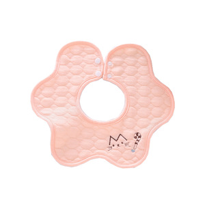Babero impermeable de 360 <span class=keywords><strong>grados</strong></span> para bebé mascota doble botón a presión servilleta de pétalo de algodón bordado de dibujos animados diseño Masculino Femenino hecho muselina - Product Image 5