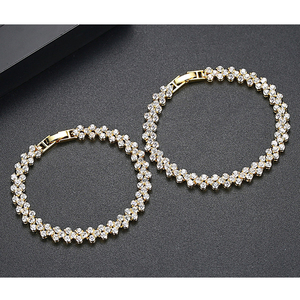 Di lusso a triplo strato <span class=keywords><strong>Tennis</strong></span> classico <span class=keywords><strong>roma</strong></span> 3 file AA Cubic zircone braccialetti donna gioielli moda catena braccialetti Charm braccialetti - Product Image 3