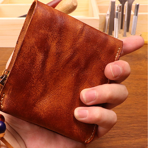 Portefeuille en cuir d'inspiration vintage pour hommes et femmes avec accès facile et rangement organisé pour cartes - Product Image 2