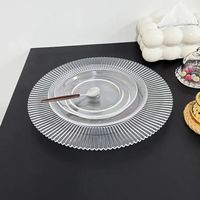 Assiettes de charge en plastique de 13 pouces en acrylique transparent rond pour décoration de table de mariage Assiettes de charge transparentes pour décoration de fête et d'événement