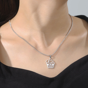 Collar con colgante de <span class=keywords><strong>Cupcake</strong></span> de corazón encantador Myshape para mujeres y niñas, cadenas de cuello de acero inoxidable, regalo de joyería de tendencia 2025 para fabricante de pasteles - Product Image 2