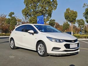 Chevrolet <span class=keywords><strong>Cruze</strong></span> Хэтчбек 320 - Автоматическая коробка передач с люком, 1.5 л, бензин, компактный автомобиль, 5-местный, передний привод - Product Image 3