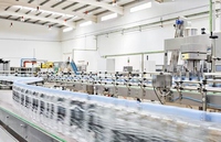 Ligne de production d'eau potable en bouteille PET de 500 ml, machine de soufflage rotative, machine de remplissage, machine d'emballage, machine de conditionnement