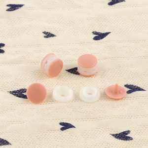 Nguồn Nhà Máy T3 T5 Kích Thước Nhựa Snaps Nút Tùy Chỉnh Màu Sắc Nhấn Nút Nhẫn Cho Quần Áo Trẻ Em Nhà Máy Giá - Product Image 4