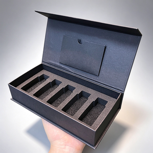Estuche Rígido Negro para Relojes con Inserto de EVA, 5 Ranuras, Cierre Magnético - Product Image 3