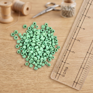 Perles de rocaille en verre vert Perles de bijoux à trou rond opaques (paquet de 1000) - Product Image 3