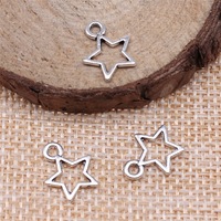 Colgante de aleación con contorno de estrella hueca de 14x11mm y 1 bucle en tono dorado para collar de capas celestiales