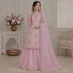 Conjunto de Kurti Sharara Gharara de Crepé GEORGETTE Rosa Tradicional Bordado con Detalles en Morado, Precioso Diseño Indio-Pakistaní para Bodas - Product Image 1