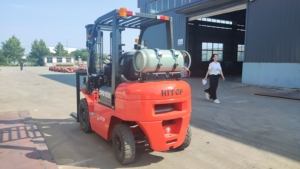 Carretilla elevadora de propano al mejor precio, motor de Gas LPG de 2,5 toneladas EPA Eur5 Triplex, palanca de cambios lateral, neumático sólido - Product Image 3