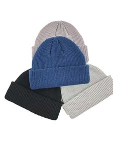 Gorro de Punto Acrílico 100% con Puño Acanalado de Color Sólido, Cálido para Invierno, con Logotipo Personalizado para Hombre y Mujer - Product Image 4