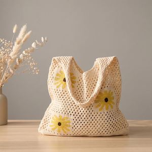 Bolso de hombro de punto calado de ganchillo hecho a mano con diseño de girasol para mujer, ideal para la playa y uso diario - Product Image 1