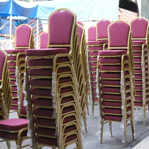 도매 저렴한 럭셔리 쌓을 수있는 금 철 금속 결혼식 연회 의자 호텔 가구 파티 및 이벤트 의자 알루미늄