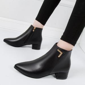 Botas <span class=keywords><strong>Chelsea</strong></span> para mujer europeas y americanas en tallas grandes 41/42/<span class=keywords><strong>2021</strong></span> Nuevos Botines de tacón grueso de tacón medio en estilo británico - Product Image 3