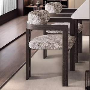 Silla de Comedor de Madera Maciza Estilo <span class=keywords><strong>Matera</strong></span> <span class=keywords><strong>Italiano</strong></span>, de Lujo Ligero y Alta Gama, con Características Personalizables, Diseño de Tres Patas, Hecho en China - Product Image 4