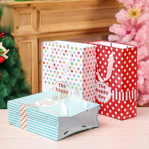 Sac cadeau en papier cartonné personnalisé à prix d'usine pour vêtements et chaussures avec votre propre logo, laminage et manipulation - Product Image 2