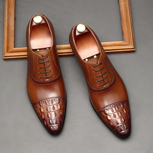 Zapatos de vestir de lujo para hombre de piel de vacuno de primera capa, estilo británico con punta, de cuero con plantilla de PU, gran promoción en diseño de pelo sintético. - Product Image 2