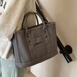 La nuova borsa <span class=keywords><strong>a</strong></span> tracolla <span class=keywords><strong>o</strong></span> <span class=keywords><strong>a</strong></span> <span class=keywords><strong>mano</strong></span> dal design elegante e semplice è adatta per l'uso casual e ha un'ampia gamma di utilizzi. - Product Image 6