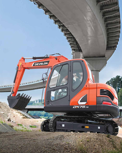 Robuste pelle sur chenilles 7,5t DX75-7B pour travaux routiers, terrassement et aménagement paysager - Product Image 1