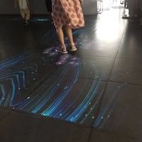 Actualización de software de piso interactivo con función de visualización de vídeo