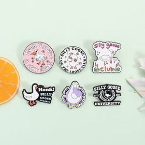 Al por mayor: Broches <span class=keywords><strong>de</strong></span> metal esmaltados con forma <span class=keywords><strong>de</strong></span> ganso divertido, <span class=keywords><strong>de</strong></span> la serie <span class=keywords><strong>de</strong></span> animales <span class=keywords><strong>de</strong></span> dibujos animados, tipo insignia, recuerdo, regalos, en buen stock - Product Image 4