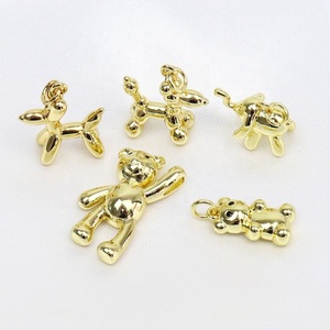 Mini pendentifs breloques solitaires en laiton plaqué or 18 carats, motif chien ballon, pour la création de bijoux tendance unisexe et féminins - Product Image 1